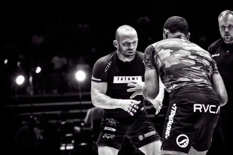 No-gi grapplers in rash guards and grappling shorts competing at ADCC