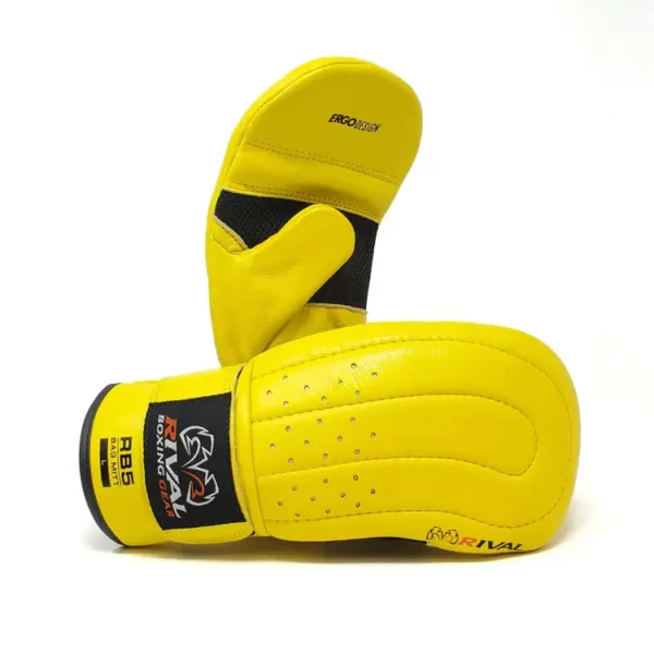 Rival RB5 Bag Mitts in black color