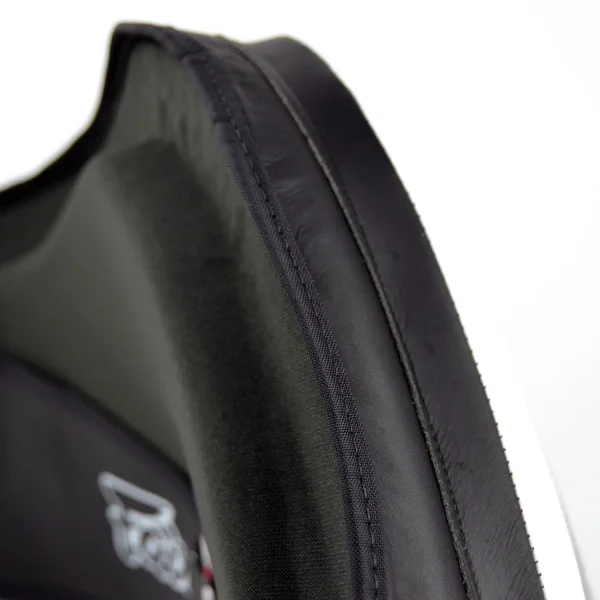 Man wearing the Fairtex Belly Pad BPV3 made of Microfiber