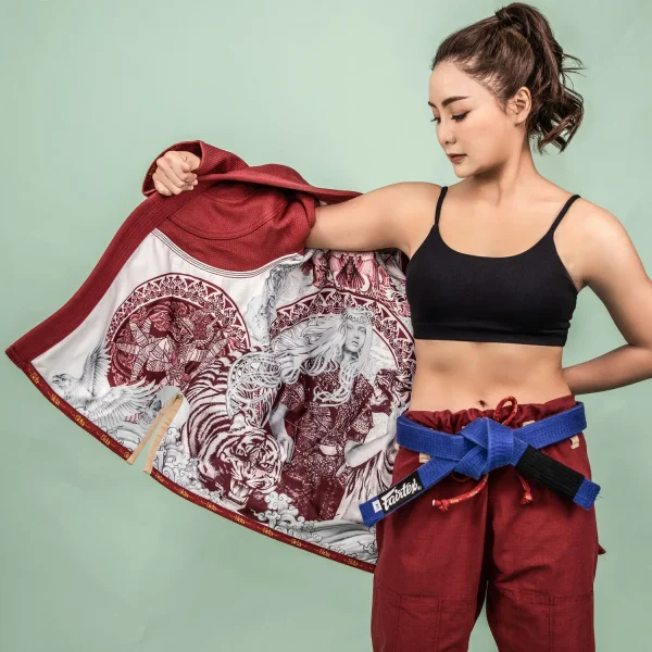 Fairtex BJJ4 Sida Premium BJJ Gi Unisex in action