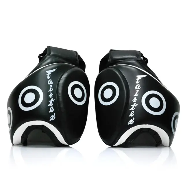Fairtex Deluxe Thigh Pads TP3 in black color