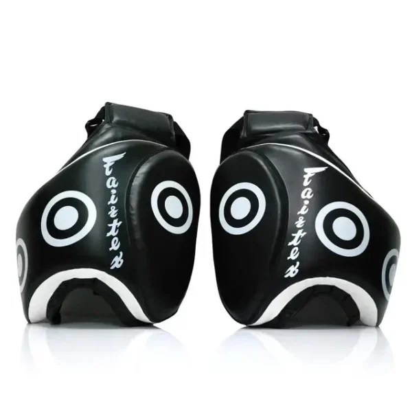 Fairtex Deluxe Thigh Pads TP3 in black color