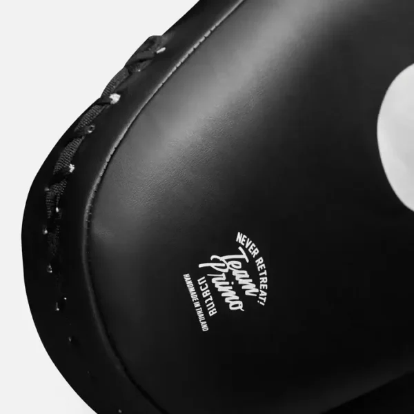 Primo Hybrid Focus Mitt placed on a solid background.
