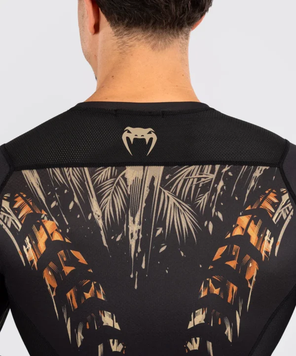 Venum Tiger Men's Long Sleeve Rashguard Product Image Venum Tiger Men's Long Sleeve Rashguard in action