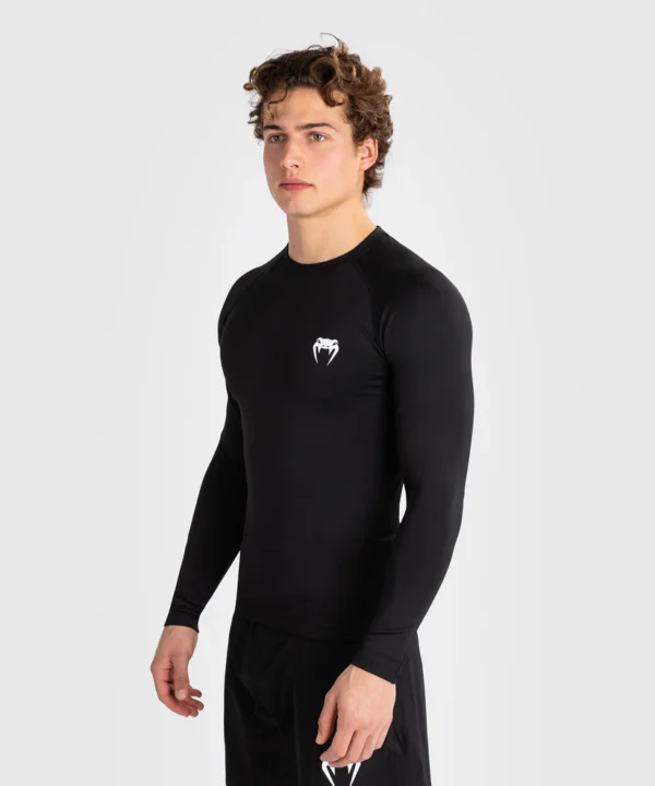 Venum Contender Rash Guard Venum Contender Long Sleeve Men's Rash Guard in action