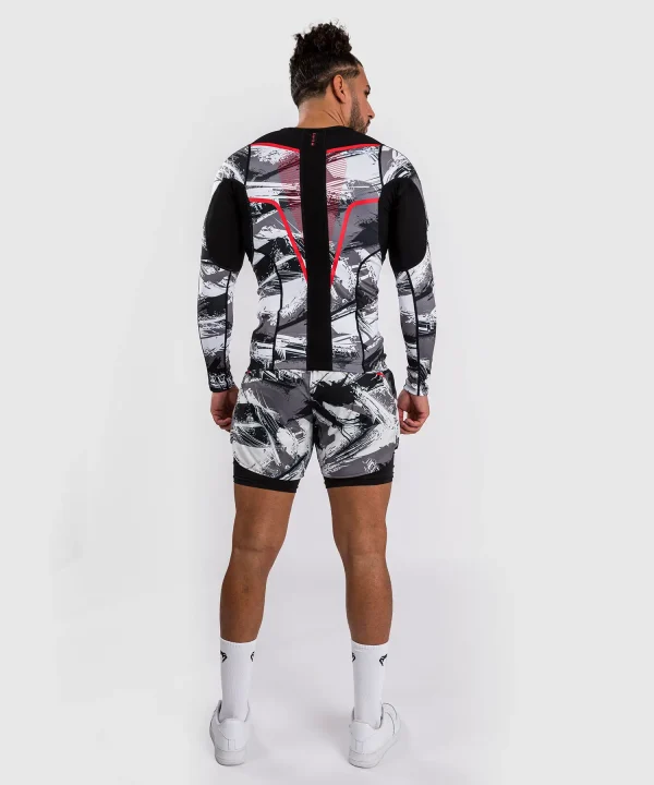 Man in Venum Electron 3.0 Long Sleeve Rashguard