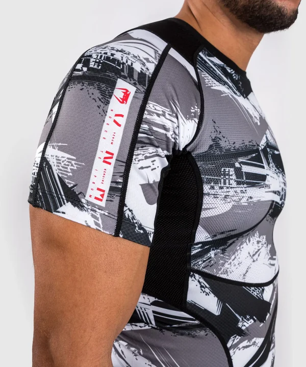 Venum Electron 3 0 Short Sleeve Rashguard Grey Red 4 Venum Electron 3.0 Short Sleeve Rashguard in black and red design