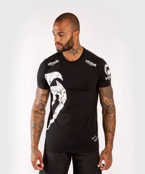 Venum Giant Black T-Shirt Venum Giant T-Shirt in black color