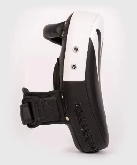 Venum Kick Boxing Gear 2.0 Small Paws in combat position