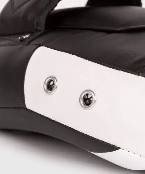 Venum Kick Boxing Gear 2.0 Small Paws in action