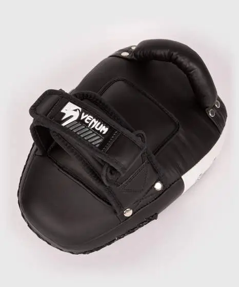Venum Kick Boxing Gear 2.0 Small Paws in action
