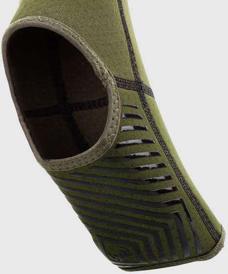 Venum Kontact Evo Foot Grips Khaki 2 Venum Kontact Evo Foot Grips in professional use