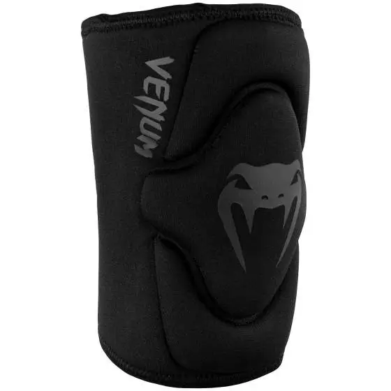 Venum Kontact Knee Pads in black color