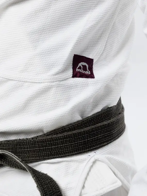 A professional wearing Manto X5 BJJ Gi.