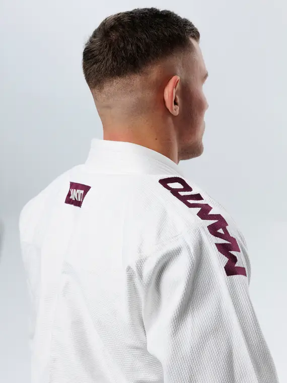 Man wearing Manto X5 BJJ Gi while practicing Brazilian jiu jitsu.
