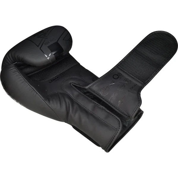 RDX_F6_Kara_Kids_Boxing_Gloves Child wearing RDX F6 Kara Kids Boxing Gloves