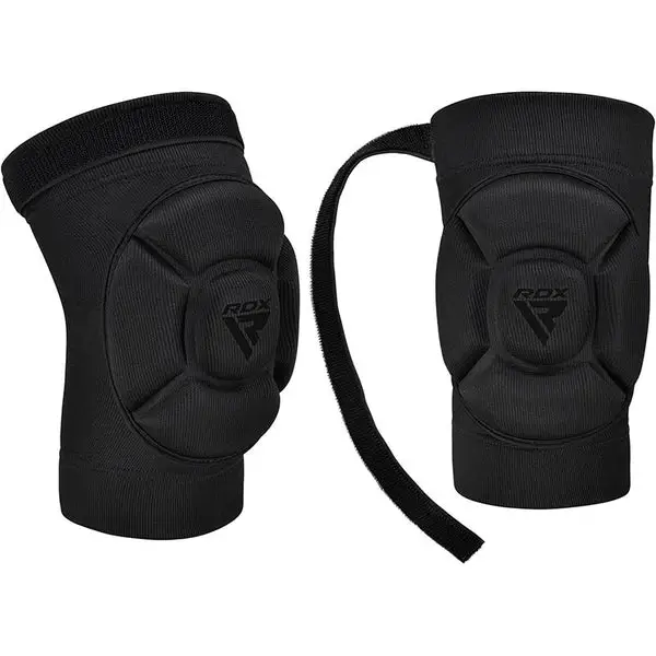 RDX MMA Knee Pads in Action RDX MMA knee pads for martial arts training