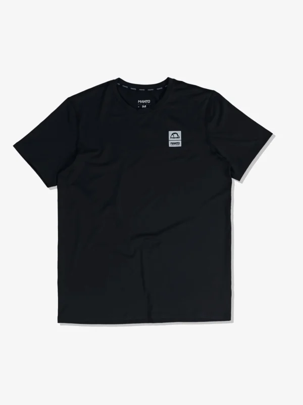 Man wearing Manto Pulse Performance T-Shirt