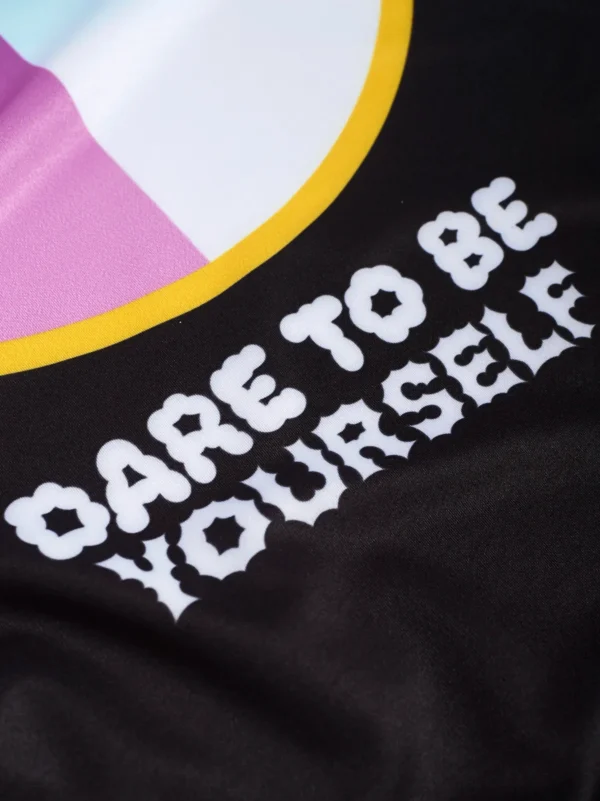 Manto Be Yourself Rash Guard Product Image Manto Be Yourself Rash Guard in action