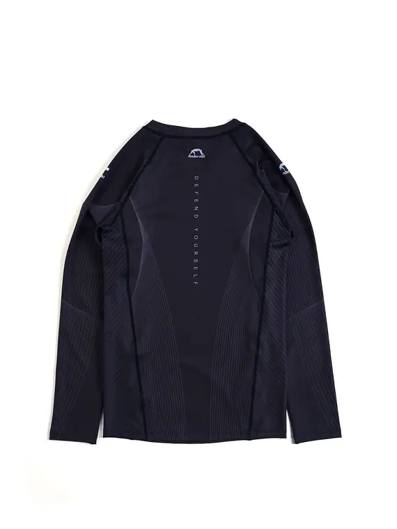 Manto Flow Long Sleeve Rash Guard in action