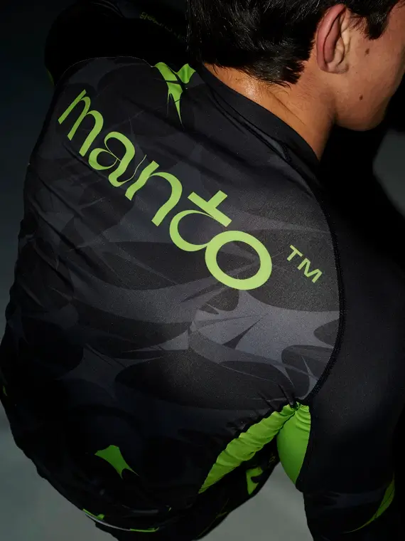 Long Sleeve Rash Guard by Manto Terra