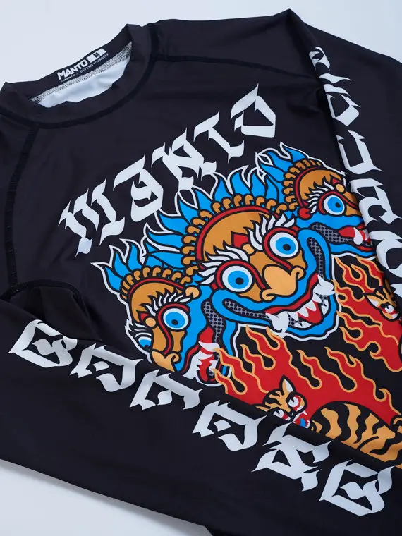 Manto Tigers Long Sleeve Rash Guard in action