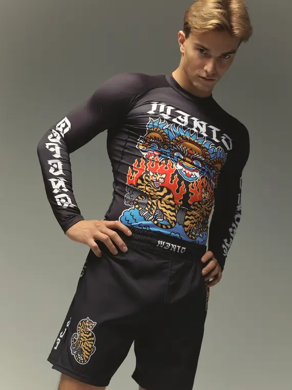 Manto Tigers Long Sleeve Rash Guard in action