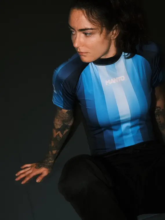 Manto Crystal Rash Guard Product Image. Manto Crystal Rash Guard in action.