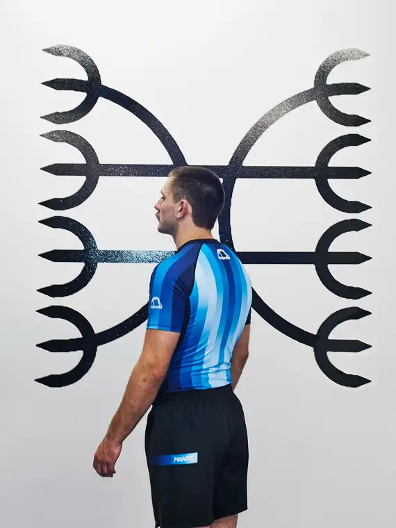 Manto Crystal Rash Guard fitness wear Manto crystal rash guard in action