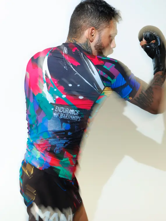 Manto Rave Rashguard Athletic Product Image A man wearing Manto Rave Rashguard during a workout