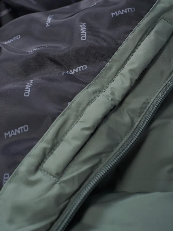 Man wearing Manto Ahead Puffer Jacket