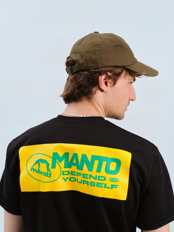 Man wearing Manto Block 24 T-Shirt