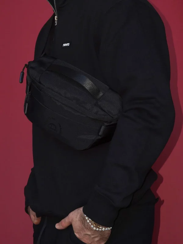 Manto Circle Logo Waist Bag Black 10 Manto Circle Logo Waist Bag on a white background