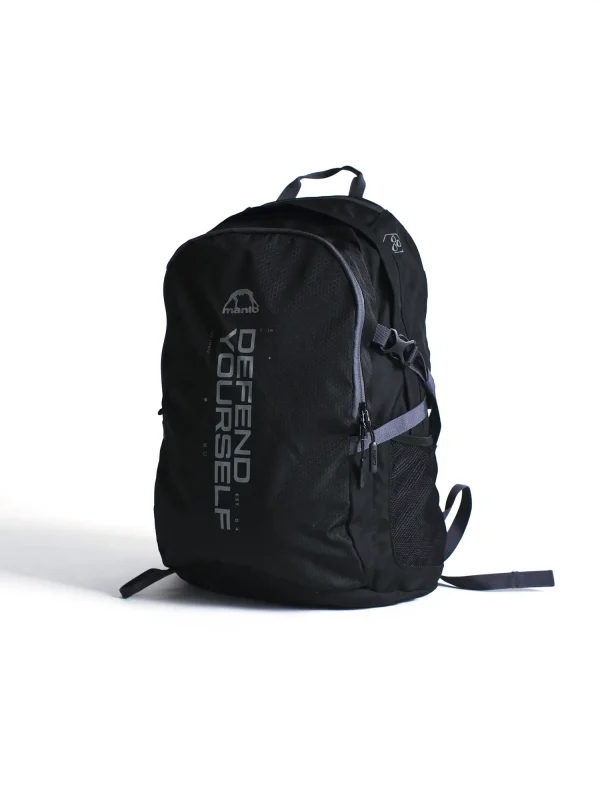 Manto Cross Backpack in a casual setting