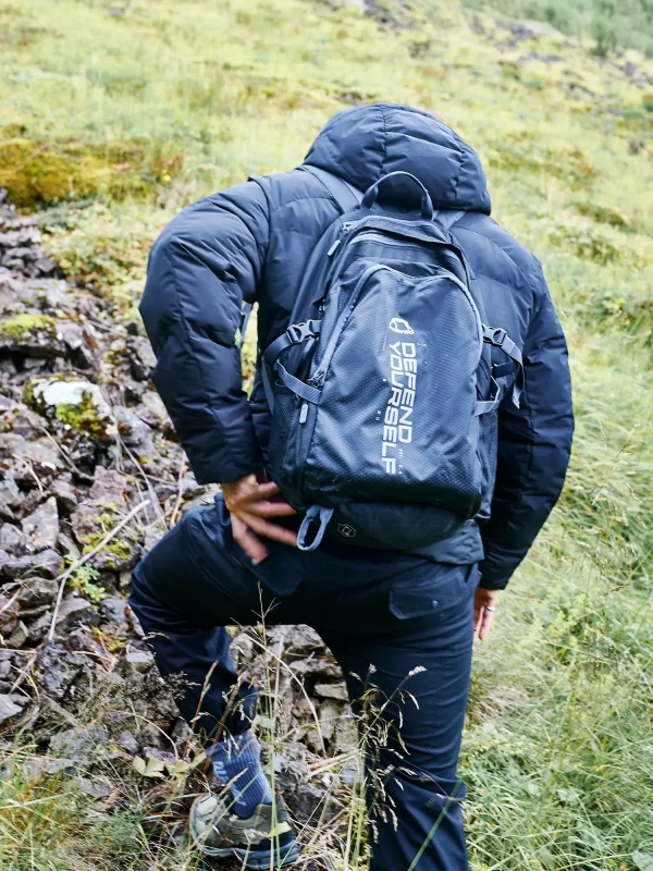 Manto Cross Backpack in a lifestyle setting