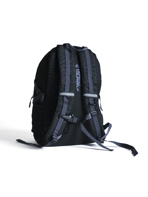 Manto Cross Backpack in a neutral setting