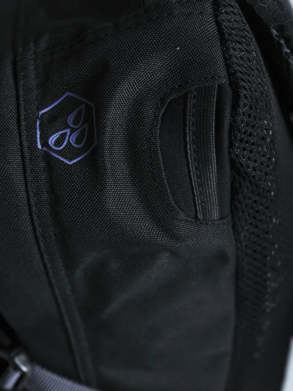 Dark colored Manto Cross Backpack with multiple pockets and adjustable straps.