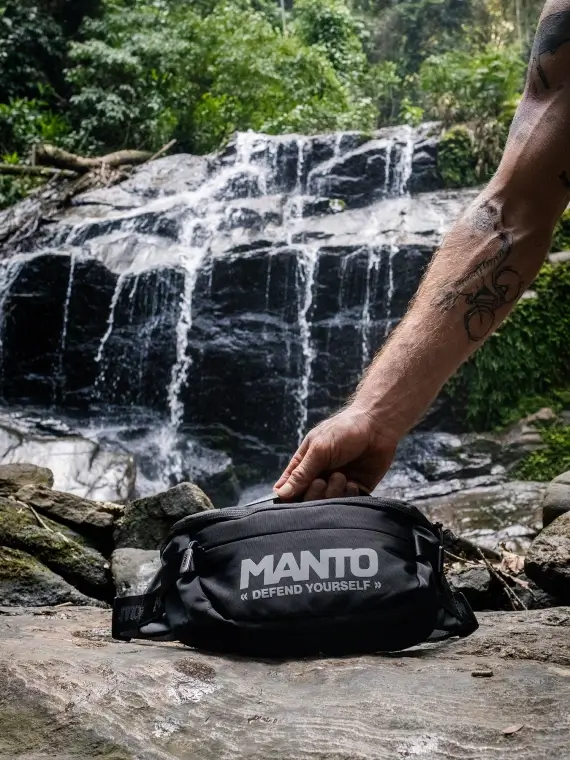 Manto Defend Waist Bag Black 10 Manto Defend Waist Bag in black