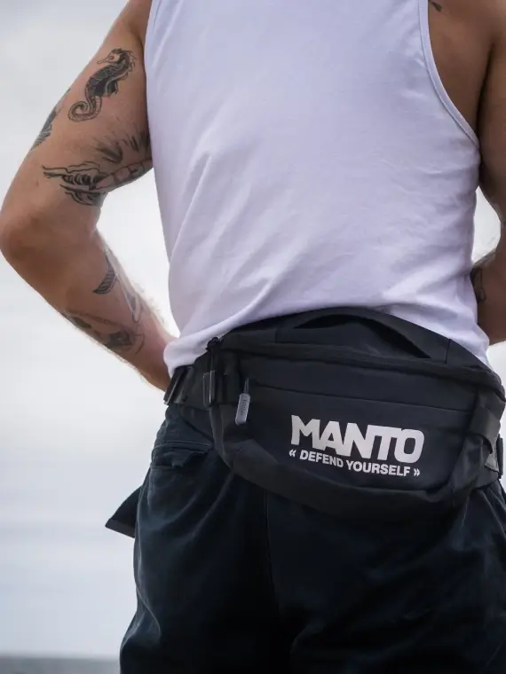 Manto Defend Waist Bag Black 11 Manto Defend Waist Bag in black color