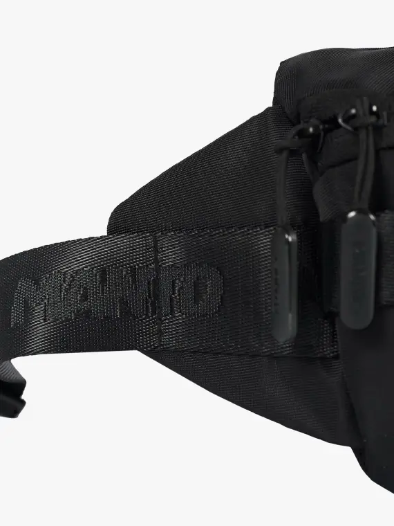 Manto Defend Waist Bag Black 4 A stylish Manto Defend Waist Bag on a clean background.