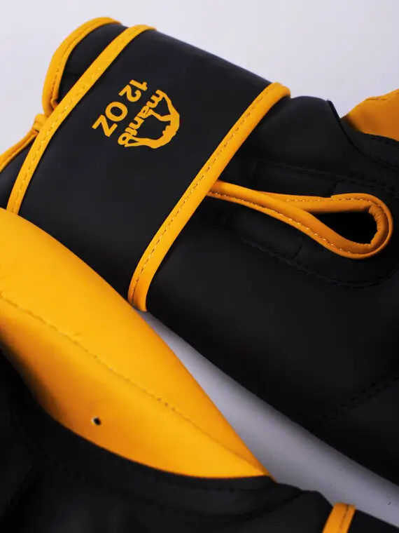 Manto Essential Boxing Gloves in red and black