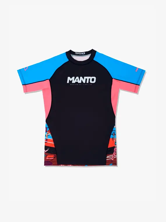 Young boy wearing Manto Gym 2.0 Kids Rash Guard