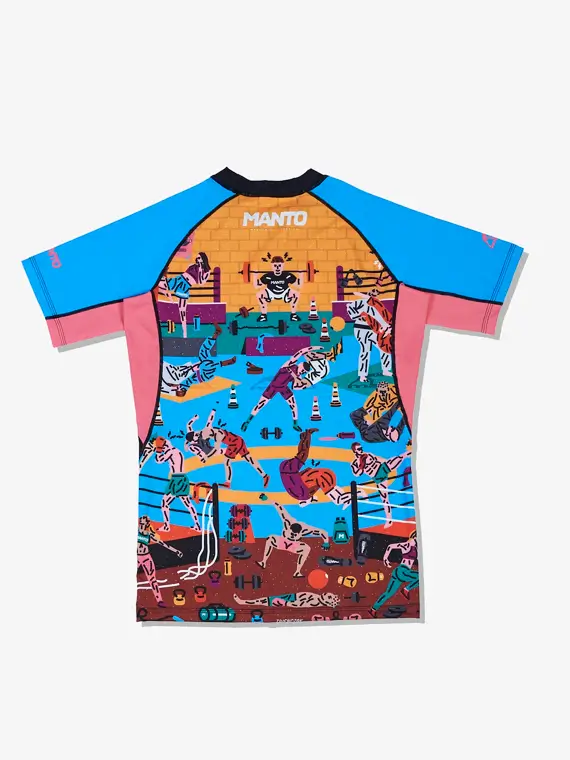 Man wearing Manto Gym 2.0 Rash Guard