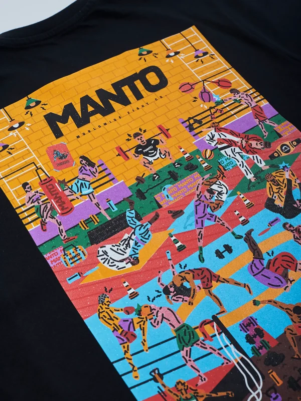 Man wearing Manto Gym 2.0 T-Shirt while lifting weights