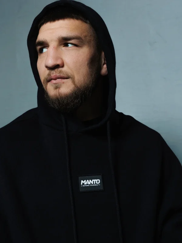 Stylish man wearing a Manto Label Oversize Hoodie