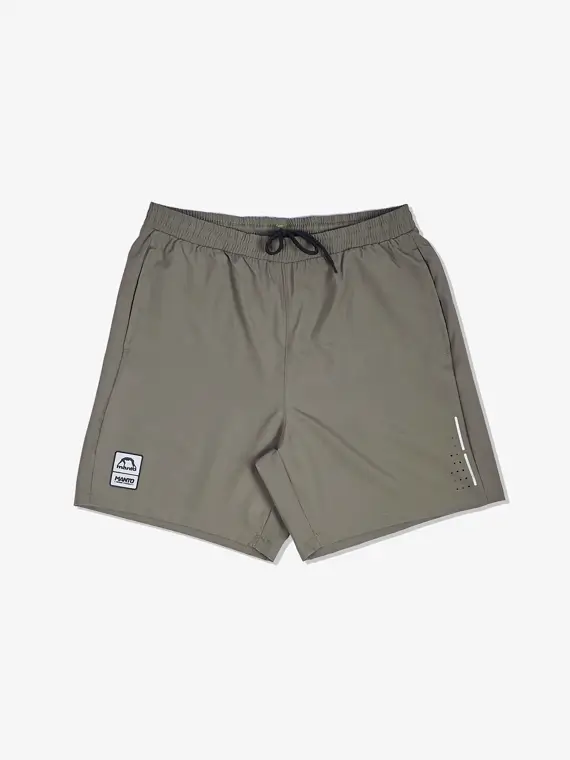Athletic man wearing Manto Pulse Active Lightweight Shorts