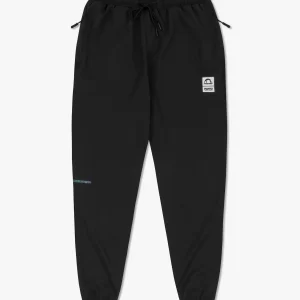 Manto Pulse Jogger Pants in a casual setting