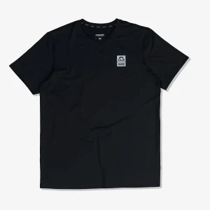 Man wearing Manto Pulse Performance T-Shirt