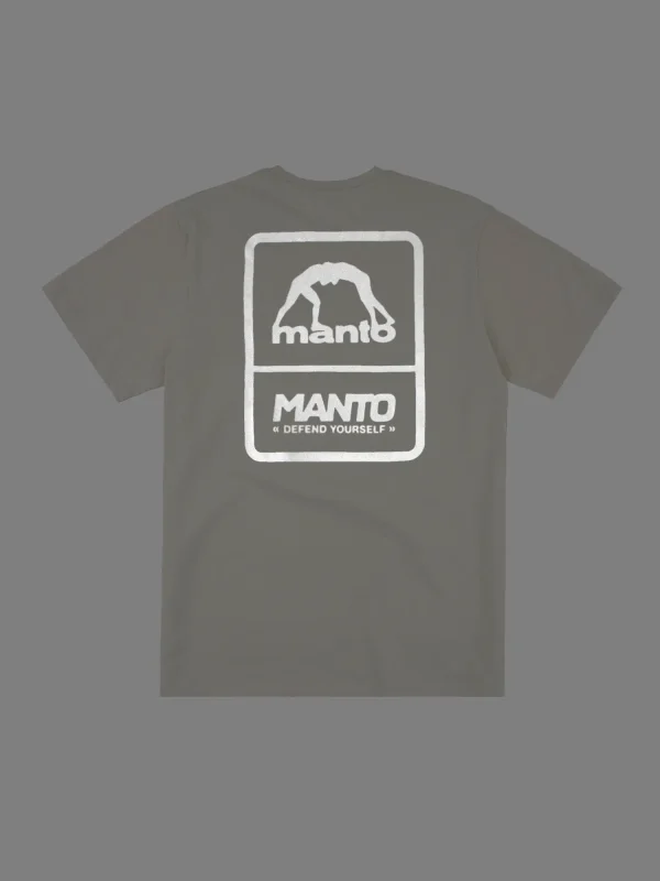 Manto Pulse T Shirt Beige 2 Man wearing a Manto Pulse T-Shirt