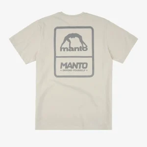 Model Wearing Manto Pulse T-Shirt A black Manto Pulse T-Shirt worn by a model